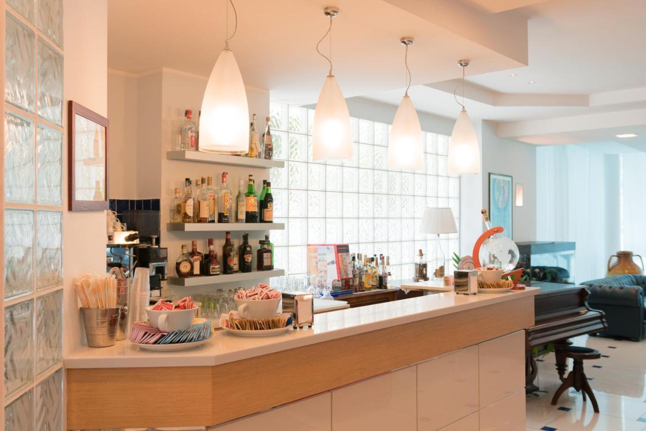 Hotel Haus Charlotte San Benedetto del Tronto Kültér fotó