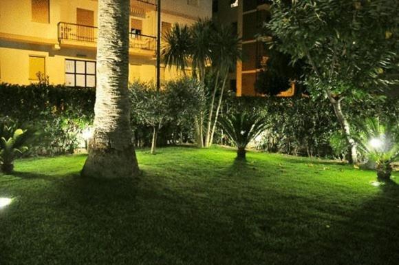 Hotel Haus Charlotte San Benedetto del Tronto Kültér fotó