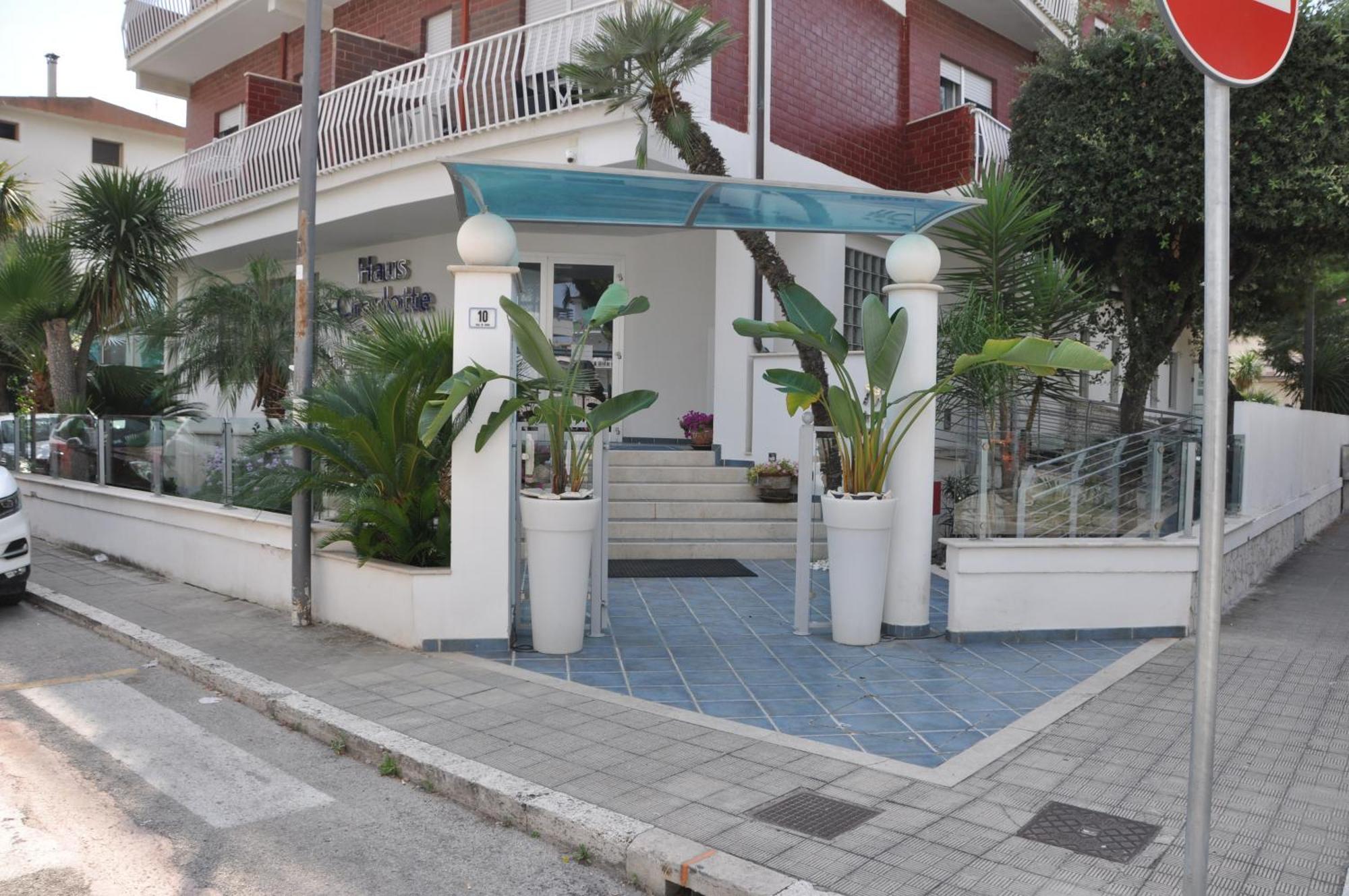 Hotel Haus Charlotte San Benedetto del Tronto Kültér fotó